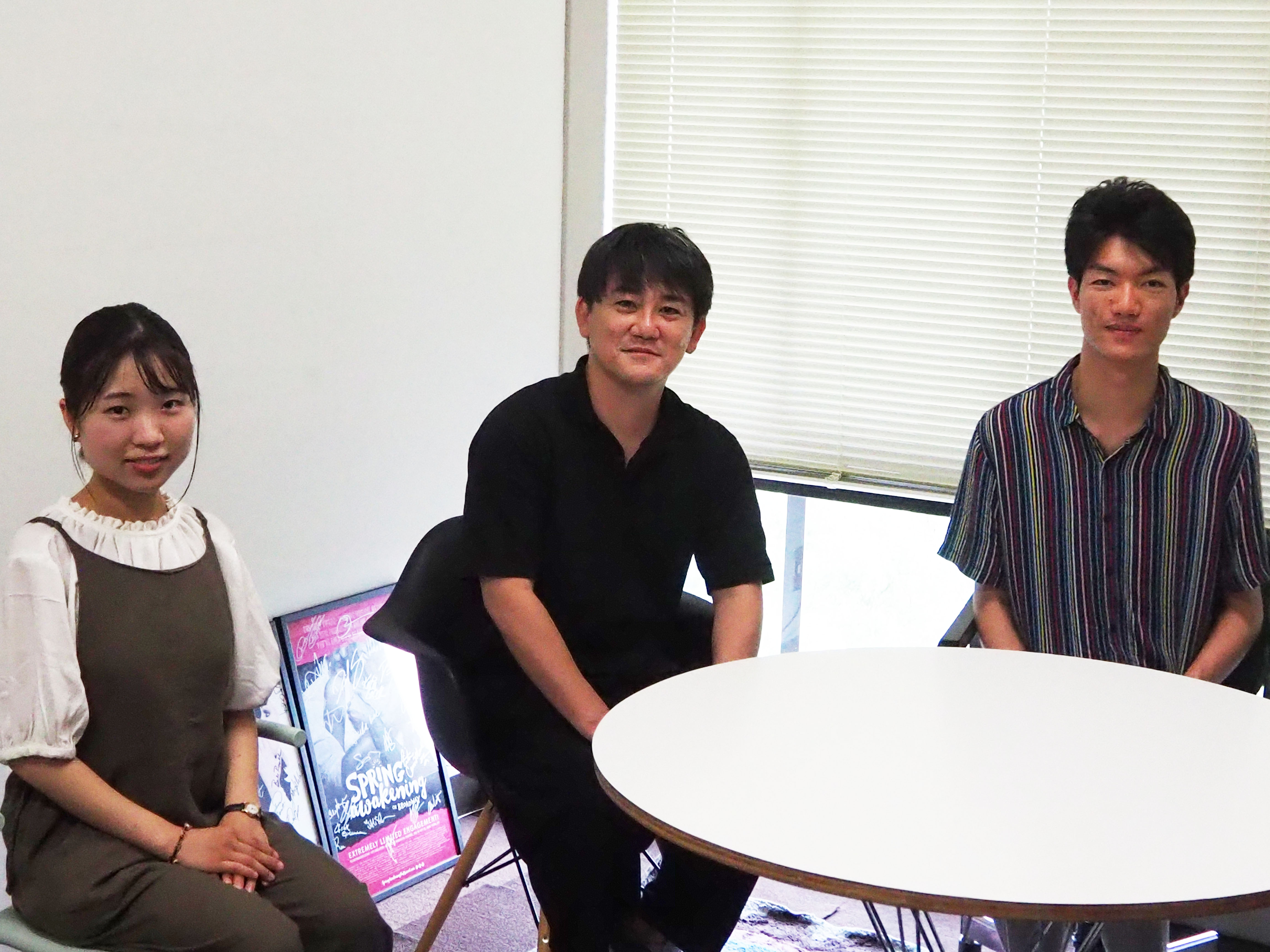 インタビューの様子：左から志貴、堤先生、砂子阪<br />
※インタビューはマスク着用にて実施しました。